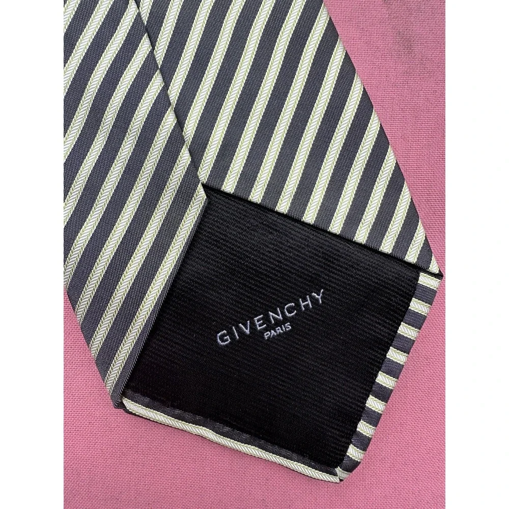 Givenchy Men's 100%‎ Silk Tie Gray & Ivory Diagonal Stripes Made in Italy 56 x 4